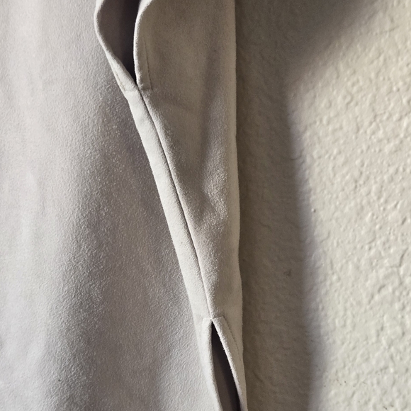 Marie Oliver Cream Top  Suede-feeling Short Sleeve Sz. Xs Fit Large #0020 - Picture 3 of 7